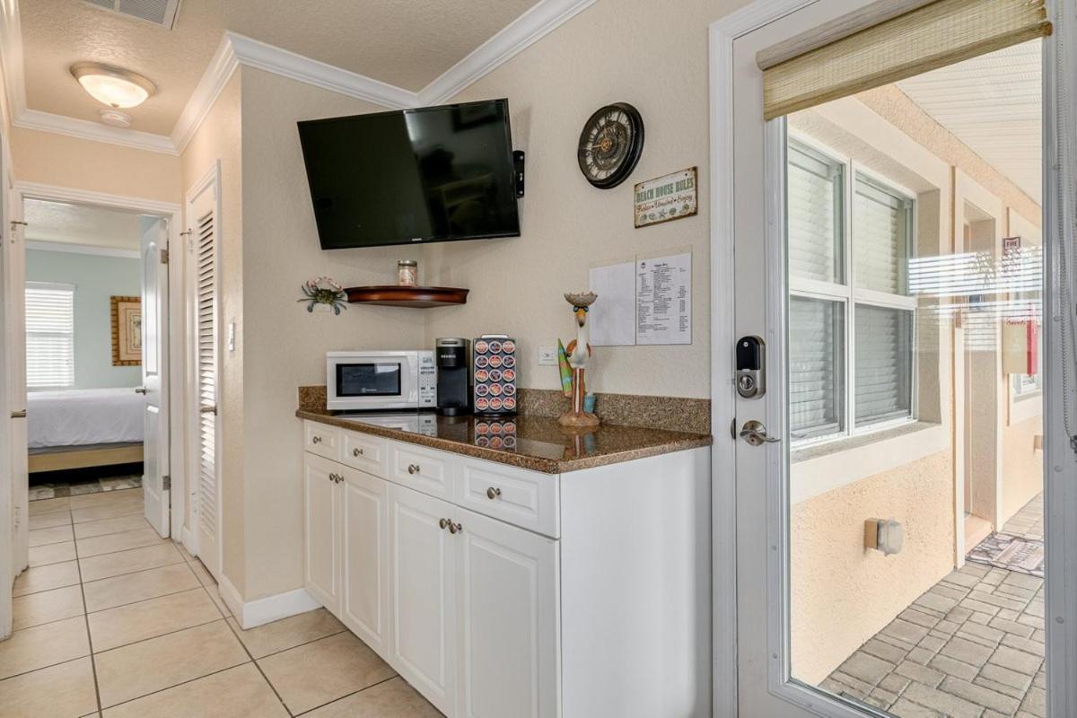 Walkable To Restaurants And Steps To The Beach! - Coconut Villa'S Suite 10 St. Pete Beach Exterior foto