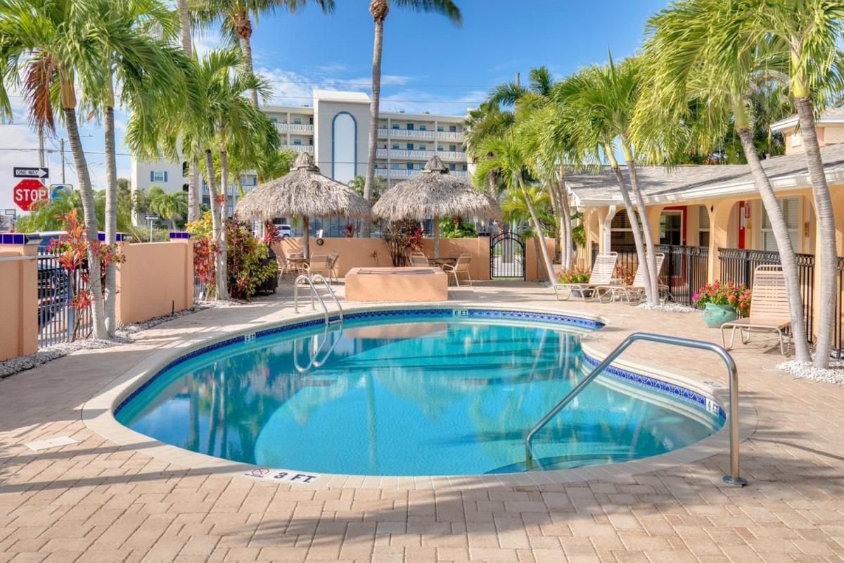 Walkable To Restaurants And Steps To The Beach! - Coconut Villa'S Suite 10 St. Pete Beach Exterior foto
